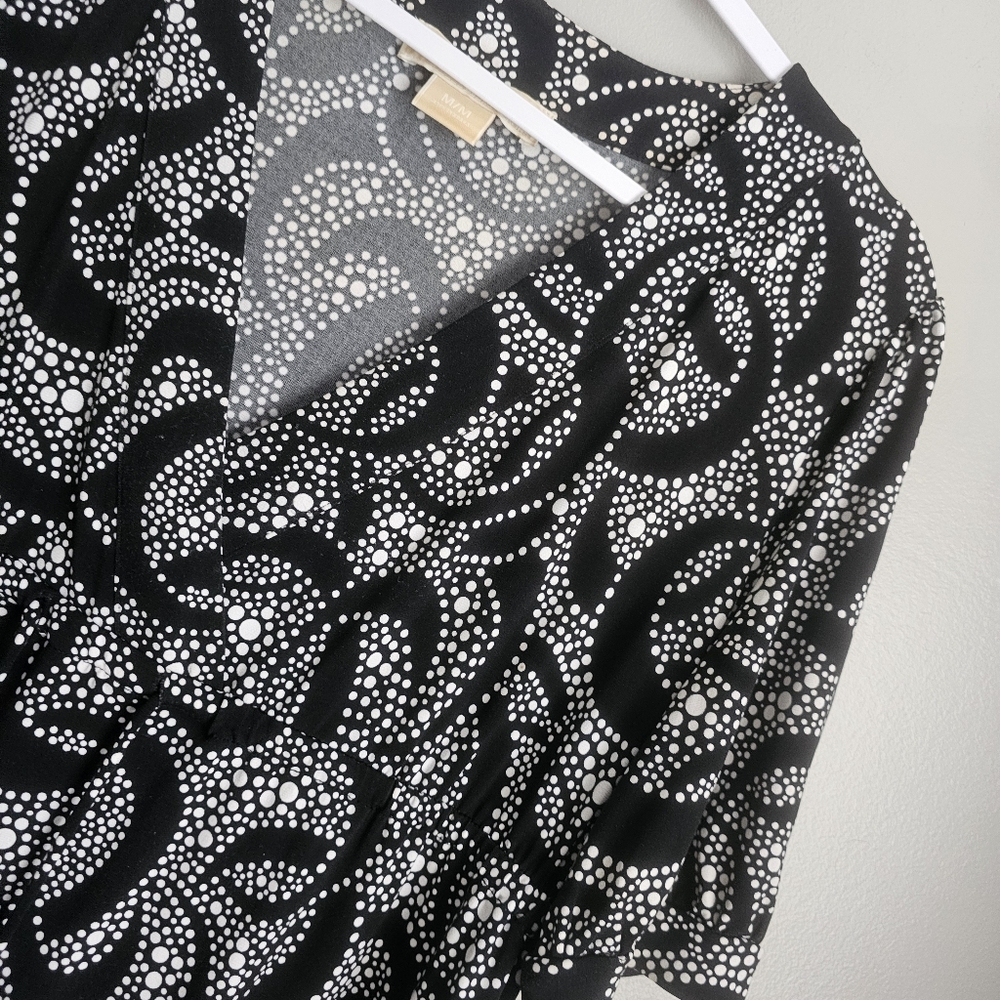 Michael Kors Solid Wrap Dress. V-Neck Tie Waist Size Medium - Picture 2 of 7